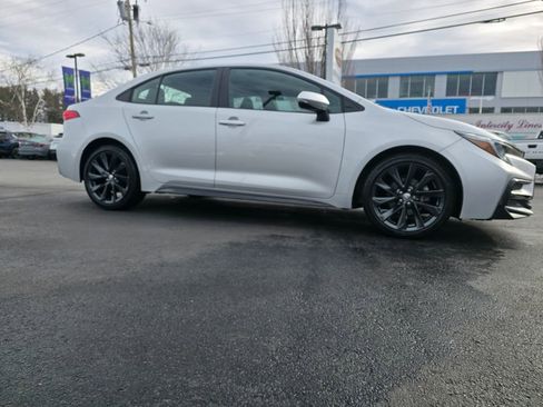 Certified 2024 Toyota Corolla SE image 9