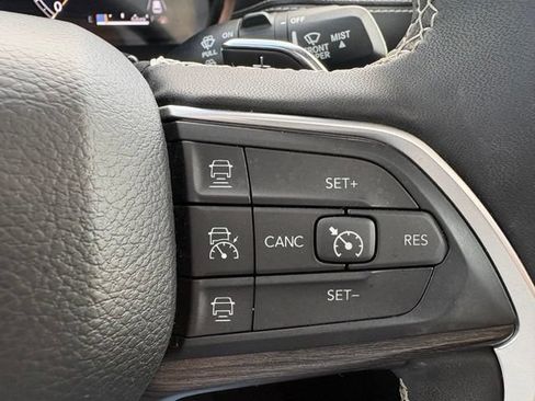 Used 2024 Jeep Grand Cherokee L Limited AWD/4WD image 28