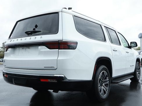 Used 2023 Jeep Wagoneer L Series II image 6