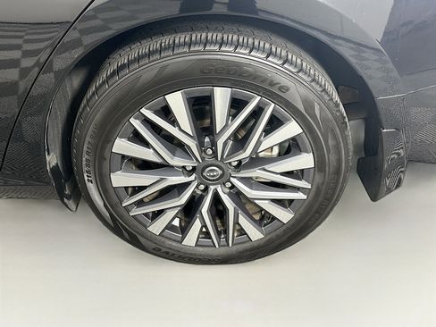 Used 2023 Nissan Altima 2.5 SV w/ SV Premium Package image 11