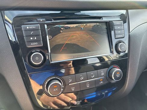 Used 2020 Nissan Rogue Sport S image 16