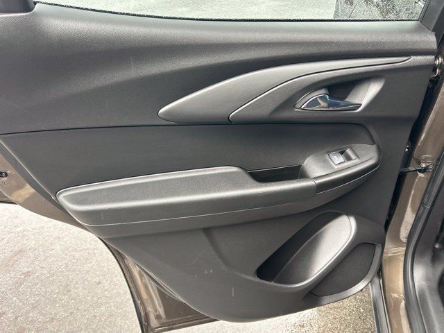 Used 2022 Chevrolet TrailBlazer ACTIV w/ Technology Package FWD image 35