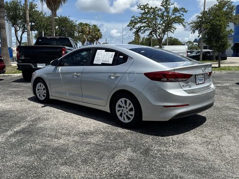 Used 2018 Hyundai Elantra SE FWD image 8