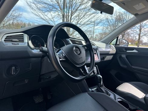 Used 2019 Volkswagen Tiguan SE image 6