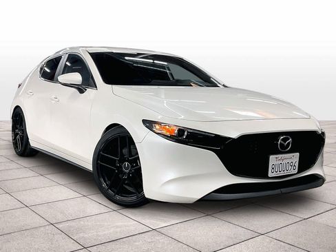 Used 2020 MAZDA MAZDA3 Hatchback image 2