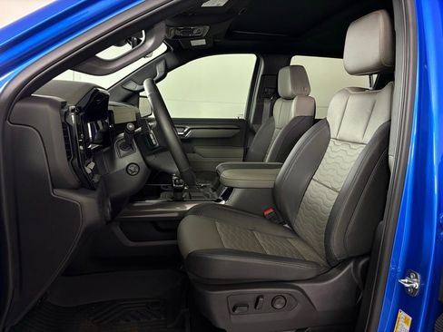 Used 2025 Chevrolet Silverado 1500 ZR2 w/ Technology Package image 19