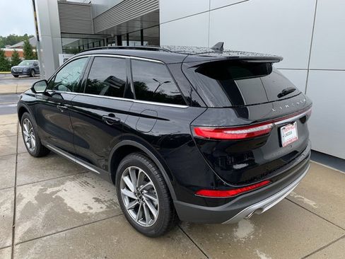 Certified 2025 Lincoln Corsair AWD w/ Equipment Group 101A image 3