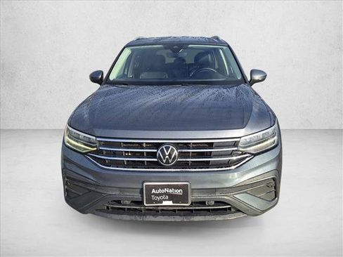 Used 2022 Volkswagen Tiguan SE image 2