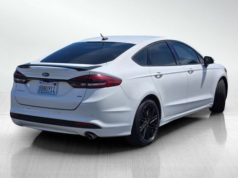 Used 2018 Ford Fusion SE w/ Equipment Group 201A FWD image 4