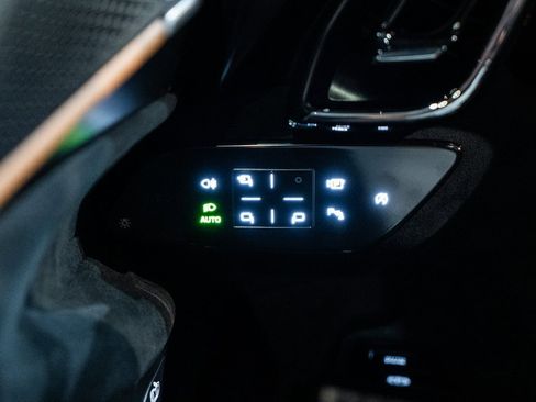 Certified 2022 Ferrari Roma image 31