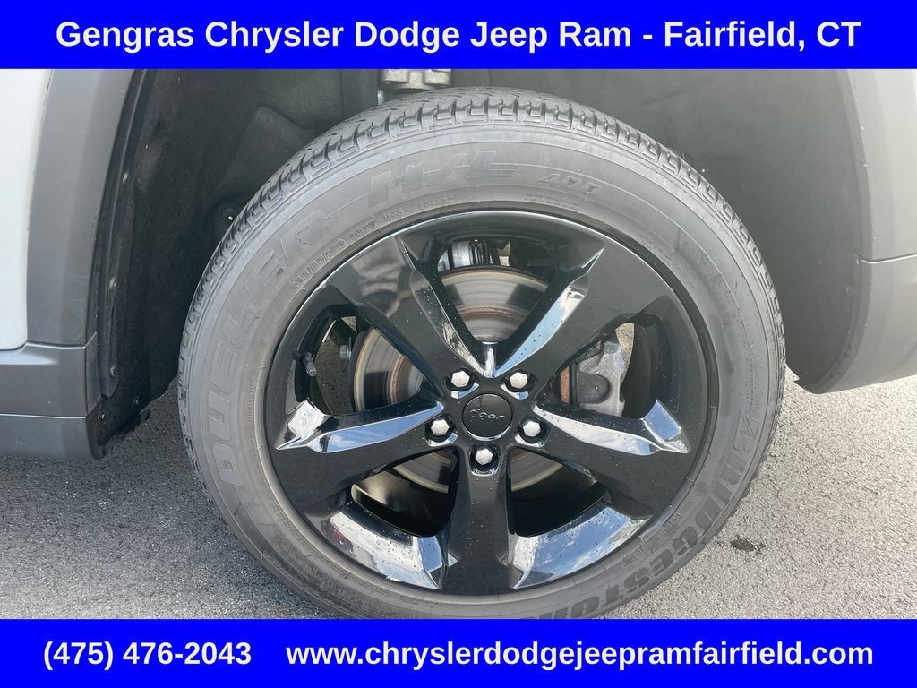Used 2023 Jeep Grand Cherokee L Altitude AWD/4WD image 11
