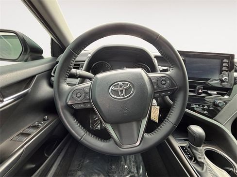 Used 2022 Toyota Camry SE image 12