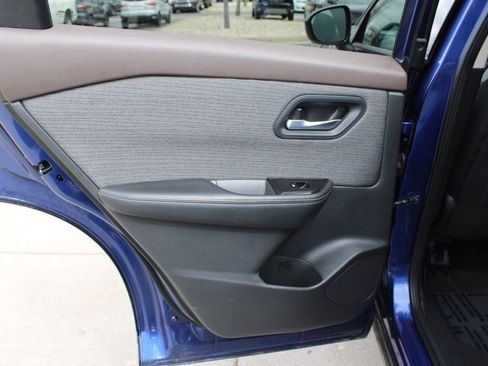 Used 2021 Nissan Rogue SV image 26