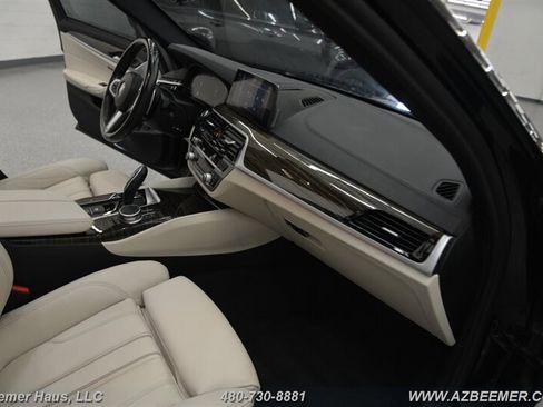 Used 2020 BMW 530i w/ M Sport Package RWD image 20
