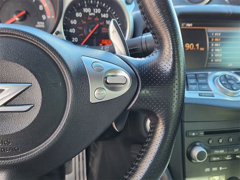 Used 2009 Nissan 370Z Touring w/ Sport Pkg image 9