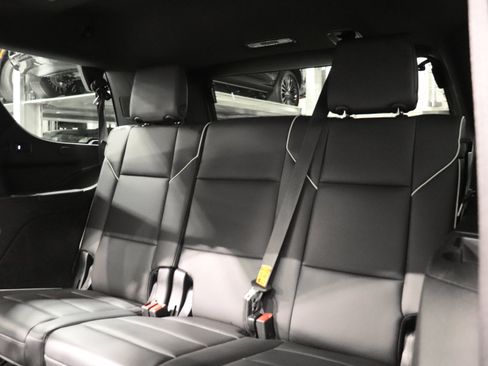 Used 2023 Cadillac Escalade Premium Luxury AWD/4WD image 18