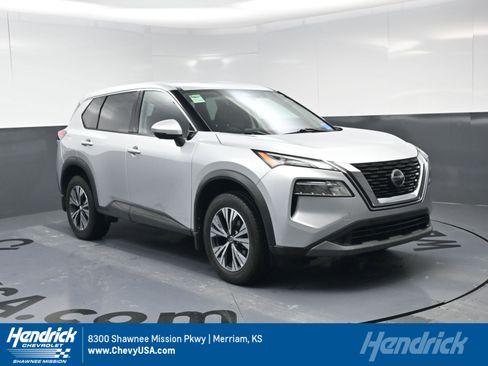 Used 2021 Nissan Rogue SV image 1