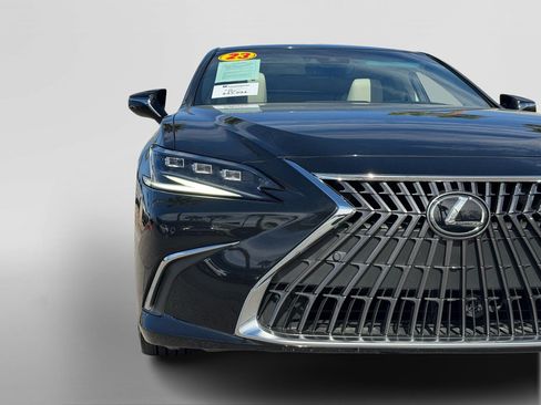 Used 2023 Lexus ES 300h w/ Accessory Package (Z2) image 10