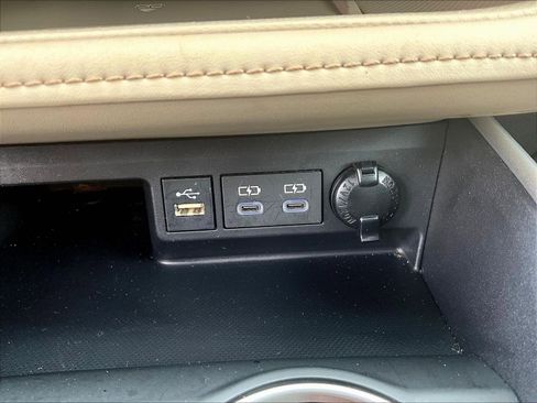Used 2023 Toyota Highlander XLE AWD/4WD image 16