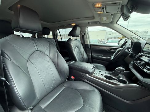 Used 2020 Toyota Highlander Platinum image 19
