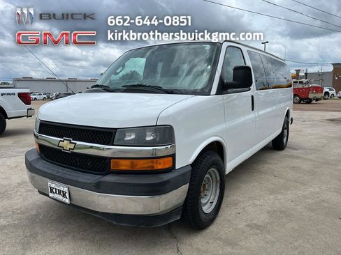 Used 2017 Chevrolet Express 3500 LT w/ LT Preferred Equipment Group image 2