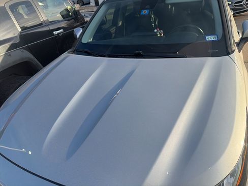 Used 2020 Toyota Highlander XLE image 11