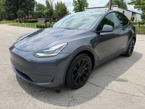 Used 2022 Tesla Model Y Long Range AWD/4WD image 9