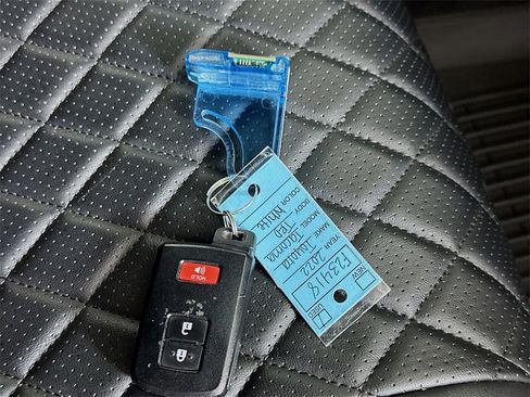 Used 2022 Toyota Tacoma TRD Off-Road image 34