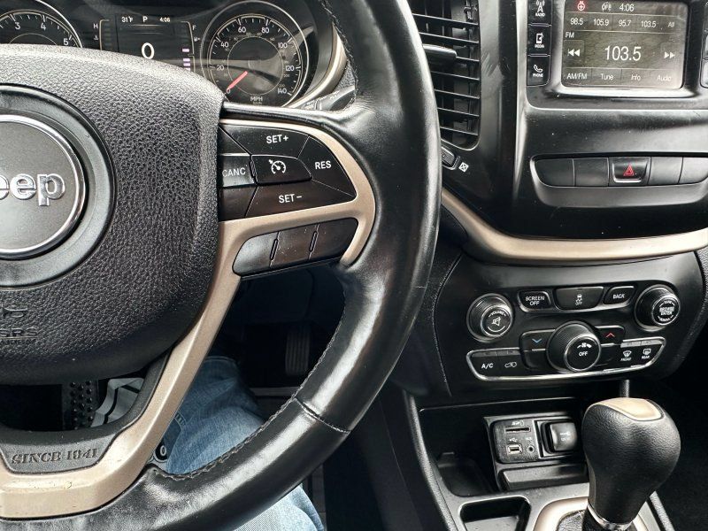 Used 2014 Jeep Cherokee Latitude w/ Cold Weather Group FWD image 12