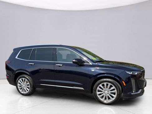 Used 2022 Cadillac XT6 Premium Luxury w/ Technology Package AWD/4WD image 16