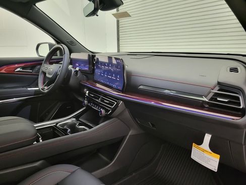 New 2026 Chevrolet Traverse RS w/ LPO, Floor Liner Package image 44