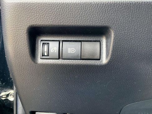 Used 2021 Toyota RAV4 LE FWD image 33