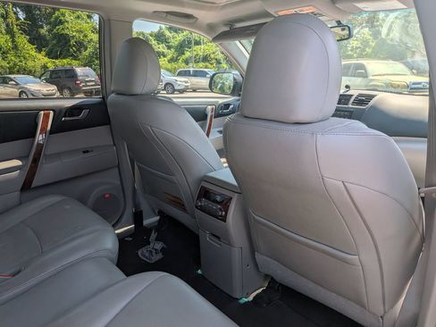 Used 2012 Toyota Highlander Limited w/ Tow Pkg FWD image 26