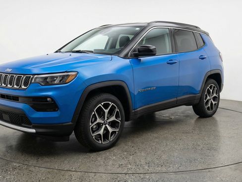 Used 2025 Jeep Compass Limited image 3