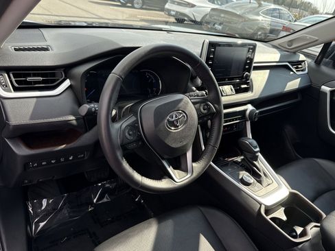 Used 2021 Toyota RAV4 Limited image 16