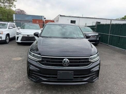 Used 2023 Volkswagen Tiguan SE R-Line AWD/4WD image 2