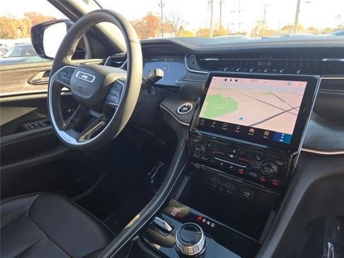 Certified 2024 Jeep Grand Cherokee Limited image 8