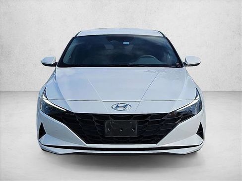 Used 2023 Hyundai Elantra SEL w/ Preferred Accessory Package FWD image 2