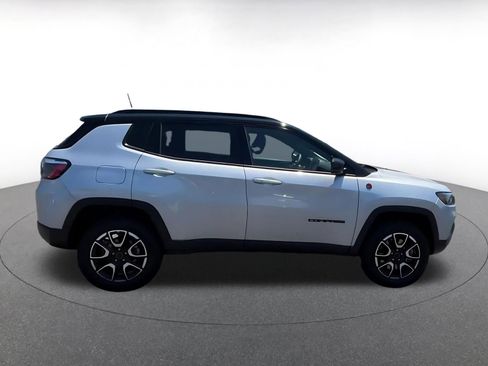 Used 2025 Jeep Compass Trailhawk AWD/4WD image 16