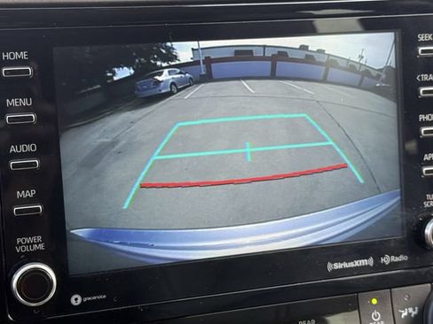 Used 2021 Toyota Highlander XLE FWD image 19