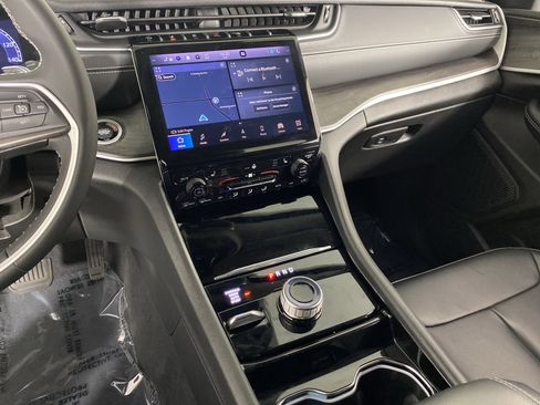 Used 2023 Jeep Grand Cherokee Limited AWD/4WD image 37