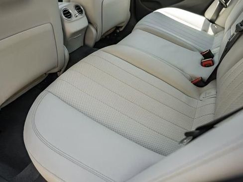 Used 2021 Mercedes-Benz E 450 4MATIC Sedan image 32