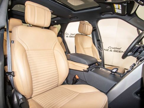 Used 2025 Land Rover Discovery Dynamic SE image 22