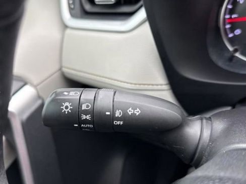 Used 2021 Toyota RAV4 XLE Premium FWD image 15