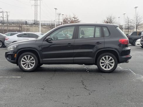 Used 2017 Volkswagen Tiguan Limited w/ Alloy Wheels Package image 8