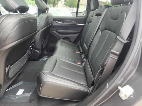 New 2025 Jeep Grand Cherokee Limited w/ Luxury Tech Group II image 25