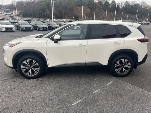 Used 2023 Nissan Rogue SV image 6