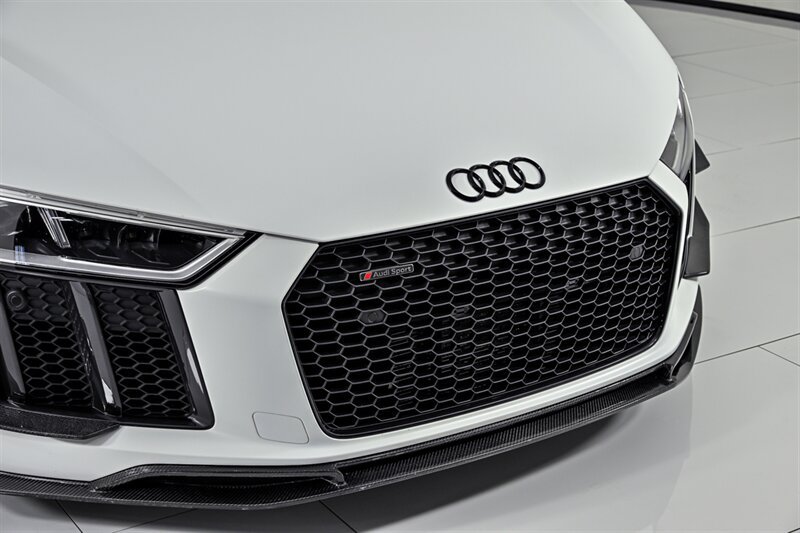 Used 2018 Audi R8 V10 RWD image 5
