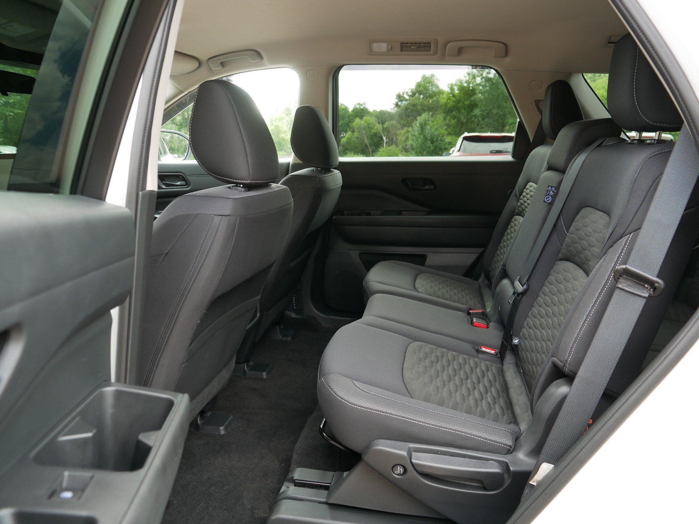 Certified 2024 Nissan Pathfinder SV AWD/4WD image 34