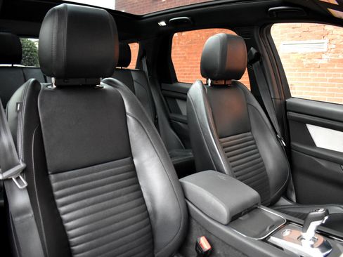 Used 2021 Land Rover Discovery Sport SE image 18